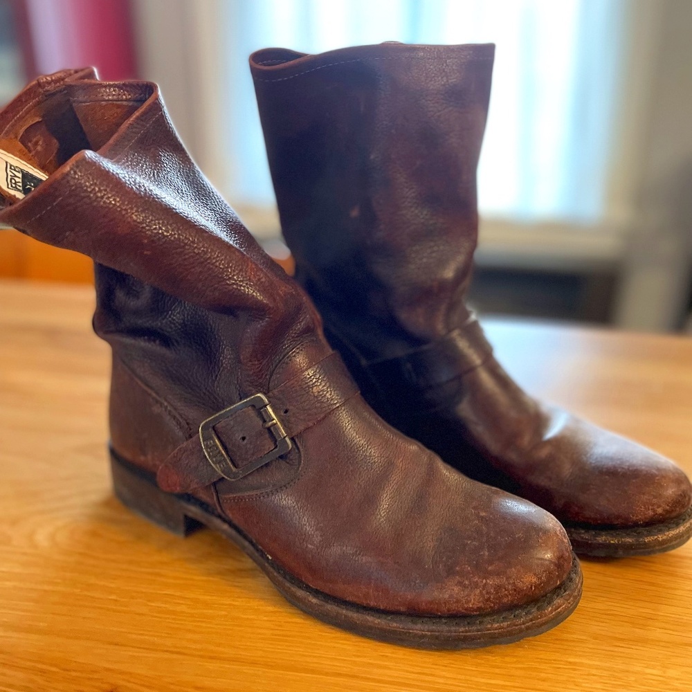 Excellent condition Frye Veronica Leather Boots